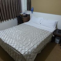 シングルルーム。そこそこ綺麗。