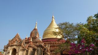 金色の太っちょの仏塔