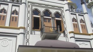 中に入りたい人は時間に注意してください。