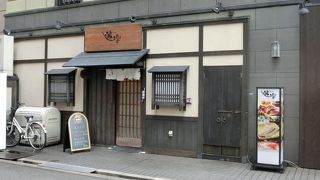 美味しい丼物とおそばが食べれるお店です。