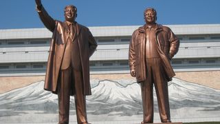 朝鮮革命博物館 下巻 北朝鮮の集大成［写真集 朝鮮革命博物館］上下巻揃い(写真帳編集