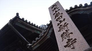 成田山新勝寺。圧倒的な歴史とスケールに深く感動します。