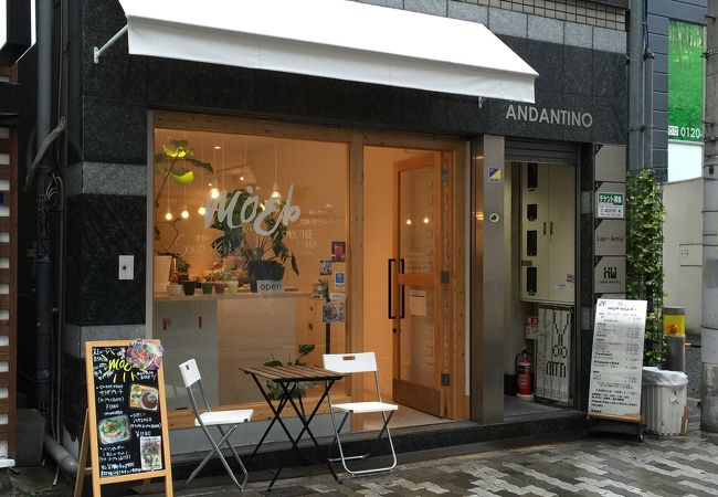 日航大阪の裏にあるベジカフェ ♪