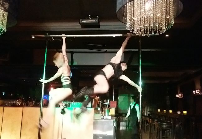 ポールダンスが見れるレストラン