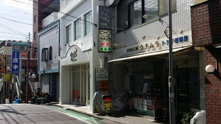 夏には大規模なお祭りも行われる商店街です