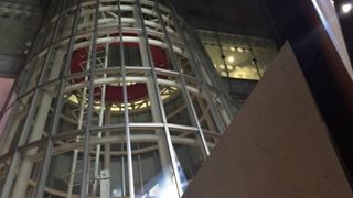 ガラス張りの鳥籠…