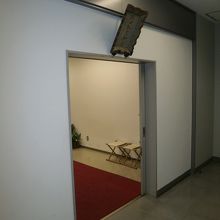 羽田空ｋ法国内線第一ターミナル内にあります。