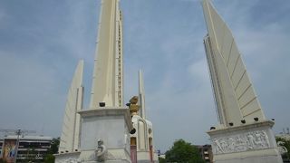 交通量の多い場所ですので、交通事故にご注意を。