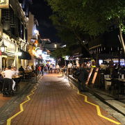 シンガポール川沿いに広がる飲食店街を散策するのも楽しい