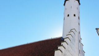 教会の壁の大時計