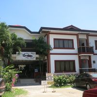 ビーチ沿いではないけど少し歩けばビーチに出れます