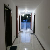 部屋にベランダが無い為洗濯物は廊下の奥へ（下着は無理）