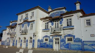 アヴェイロには旧駅舎を筆頭に、可愛いアズレージョの建物がいっぱい！