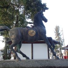 境内にあった馬の像