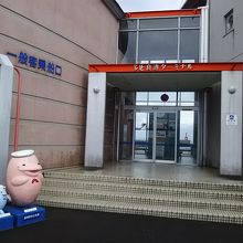 フェリーターミナルの玄関です･･･キャラクターもいました