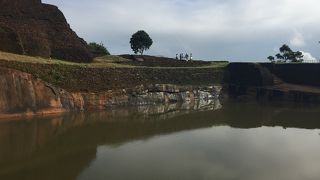 シギリヤロックの頂上にあります