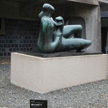 写真を撮っていいのは庭園の展示物だけ。