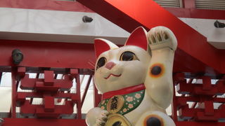 広くて店が一杯、若者一杯でエネルギッシュ