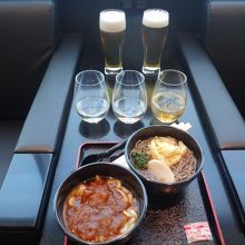 かき揚げそばとカレーうどんをいただきました