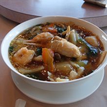 具がたっぷりの海鮮蕎麦