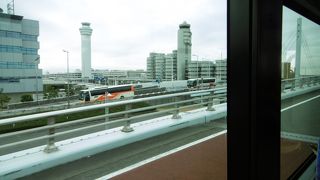 車窓を見ながら