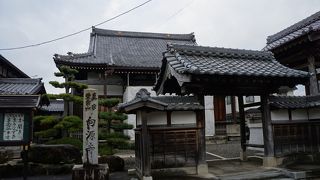 国宝十一面観音像があるのは飛び地境内の渡岸寺観音堂