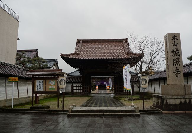 鯖江を代表する大寺院です