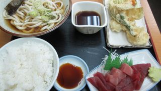 この安さ、沖縄の大衆食堂を思い出す。