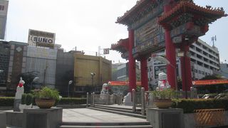 旧正月シーズンの牌楼