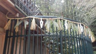 供えられたお賽銭を頂いて帰り来年二倍にしてお返しするシステム