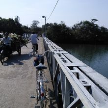 ヘン島へ渡る橋