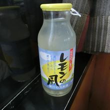 岡哲の前の店で買ったレモン水