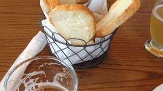 女性1人でもはいれる明るくかわいいおみせ