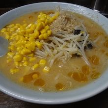 みそラーメンにコーン追加です