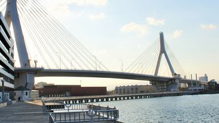 美しい橋と気持ちの良い遊歩道