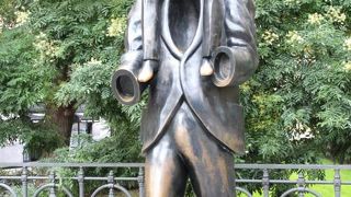 不思議なオーラを感じる像です