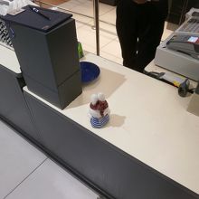 レジではクレジットカードで支払えます。