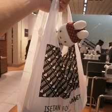 ビニール袋にきちんと入れてくれます。