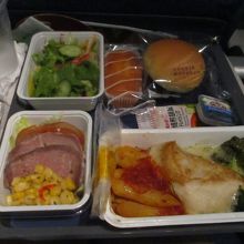 初めの機内食（チキン）