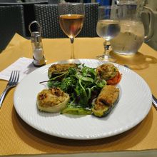コースはプリフィックス。前菜に選んだファルシ