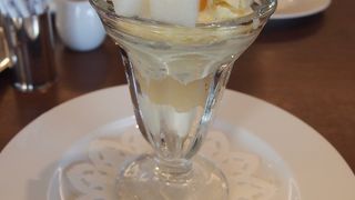 果物を使った季節のパフェ