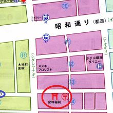 木挽町にある宝珠稲荷神社の場所です。郵便局のすぐそばです。