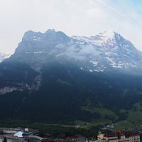 ベランダからアイガーが大きく見えます。