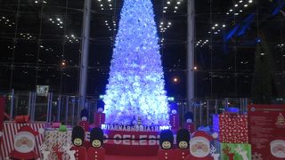 クリスマスシーズンのスワンナプーム国際空港