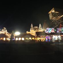クリスマスマーケットや遊園地もありました
