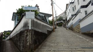 勾配２０％の場所もある急坂