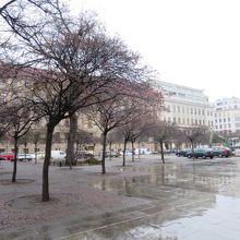 フランス教会北側の洒落た雰囲気の通り