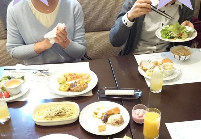 ランチバイキング、ケーキの質がいい