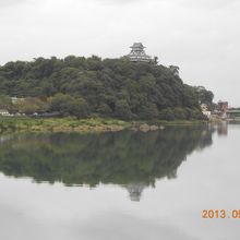 木曽川対岸から見る犬山城