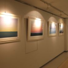 連絡通路に絵画